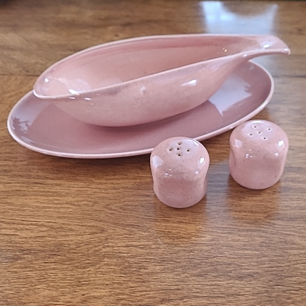 RUSSEL WRIGHT Steubenville Pottery Gravy Boat/Underplate & Salt/Pepper Shakers